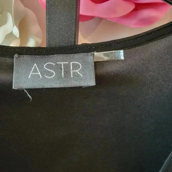 ASTR Lace Trim Romper - Picture 5 of 6